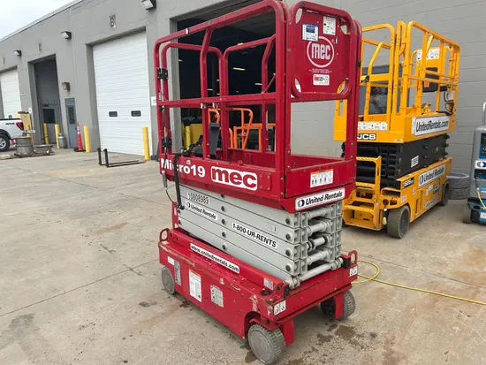 2018 MEC MICRO 19 Scissor Lift