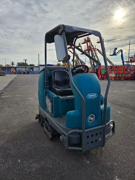 2019 Tennant T-16 Sweeper