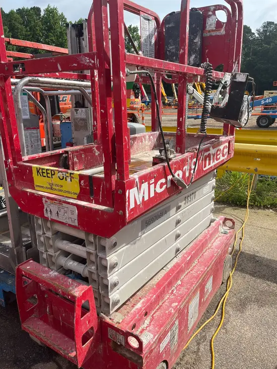 2018 MEC MICRO 19 Scissor Lift