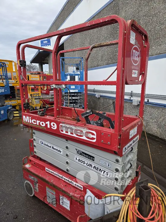 2019 MEC MICRO 19 Scissor Lift