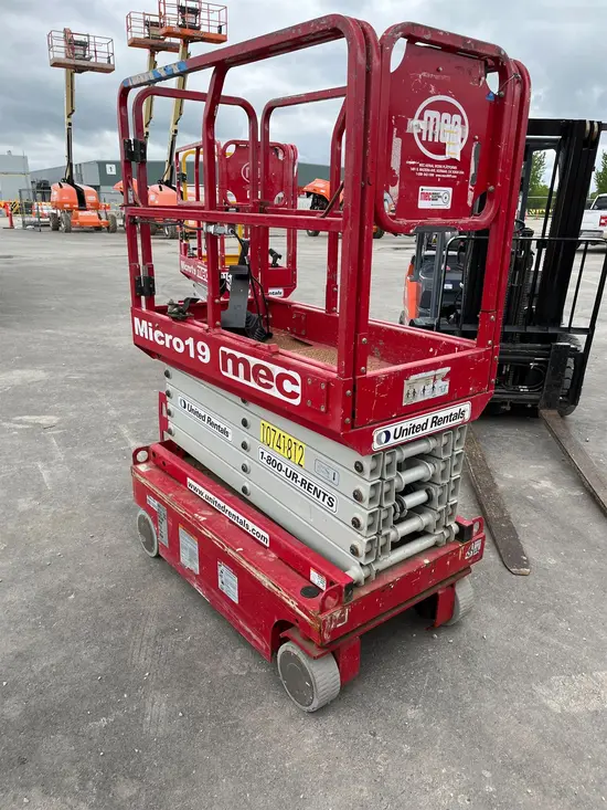 2018 MEC MICRO 19 Scissor Lift