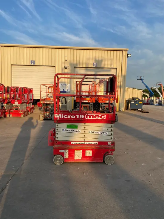 2018 MEC MICRO 19 Scissor Lift