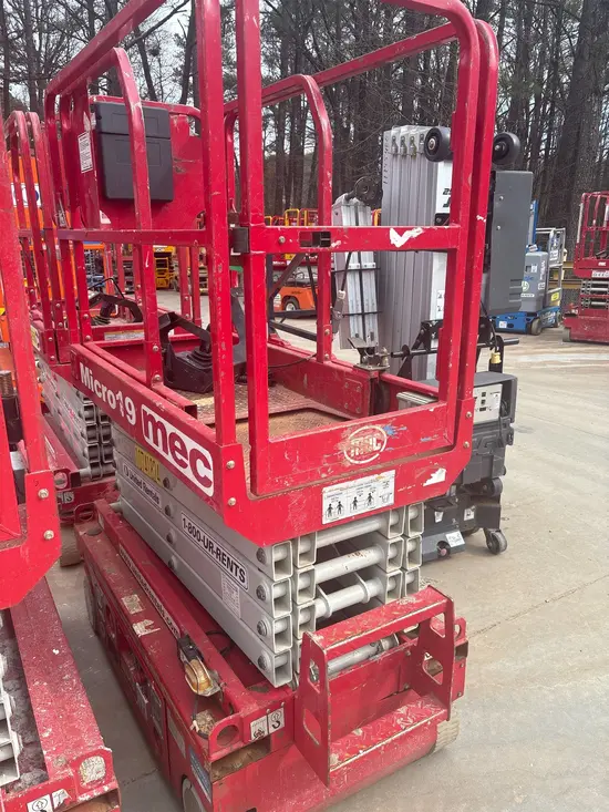 2018 MEC MICRO 19 Scissor Lift