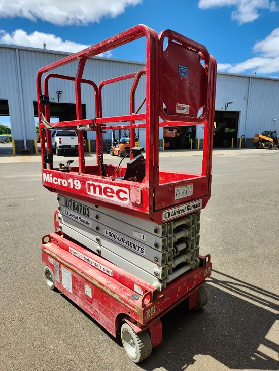 2018 MEC MICRO 19 Scissor Lift