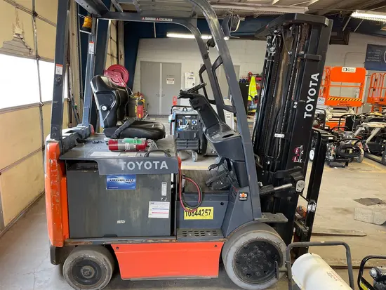 2018 Toyota 8FBCU25 Warehouse Forklift