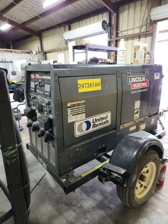 2020 Lincoln Electric DUAL MAVERICK Welder