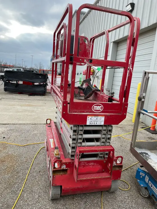 2019 MEC MICRO 19 Scissor Lift