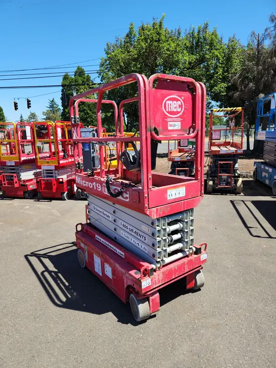 2018 MEC MICRO 19 Scissor Lift