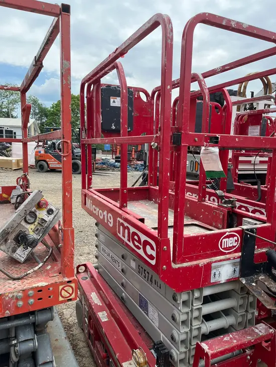 2018 MEC MICRO 19 Scissor Lift
