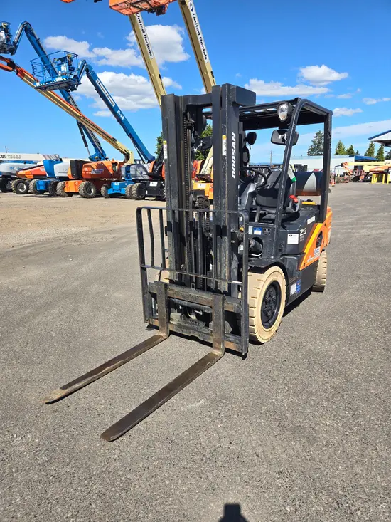 2020 Doosan G25N-7DF Warehouse Forklift