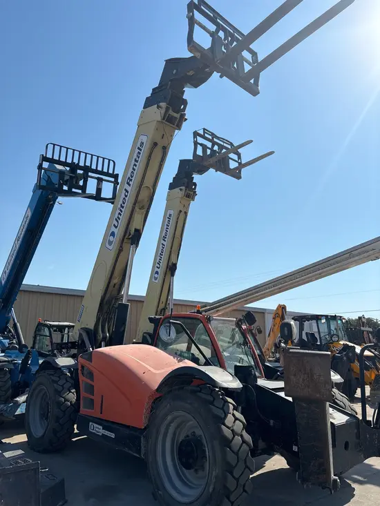 2015 JLG 1055 Forklift
