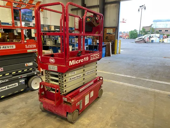 2018 MEC MICRO 19 Scissor Lift