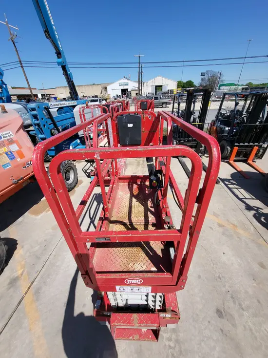 2018 MEC MICRO 19 Scissor Lift