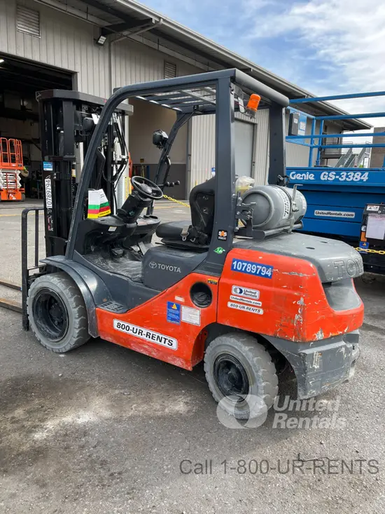 2018 Toyota 8FGU30 Warehouse Forklift