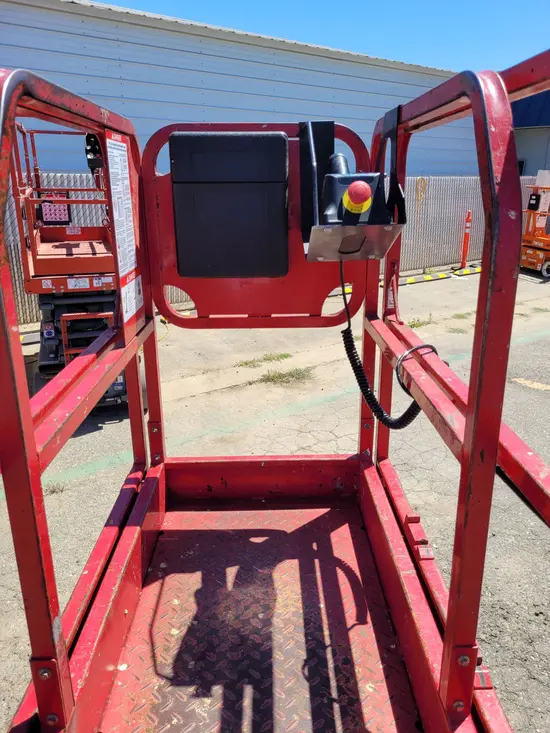 2018 MEC MICRO 19 Scissor Lift