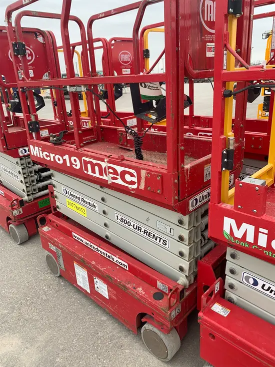 2018 MEC MICRO 19 Scissor Lift