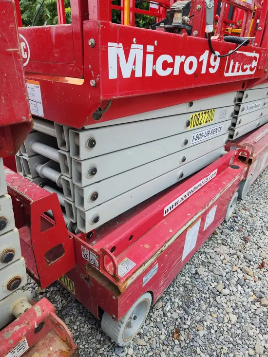 2018 MEC MICRO 19 Scissor Lift