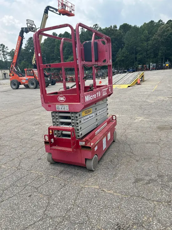 2018 MEC MICRO 19 Scissor Lift