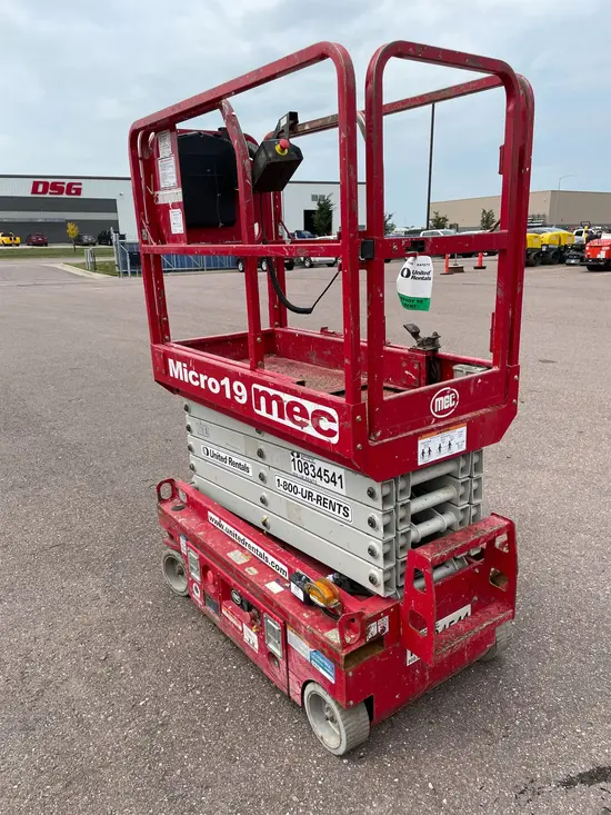 2018 MEC MICRO 19 Scissor Lift