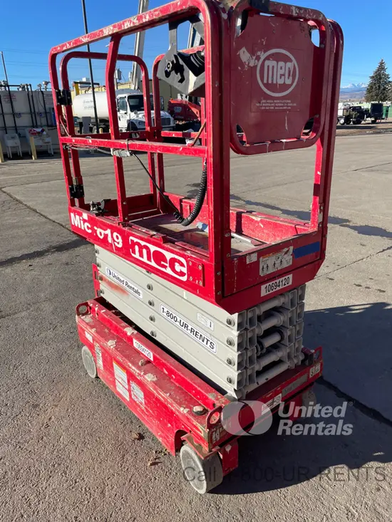 2017 MEC MICRO 19 Scissor Lift