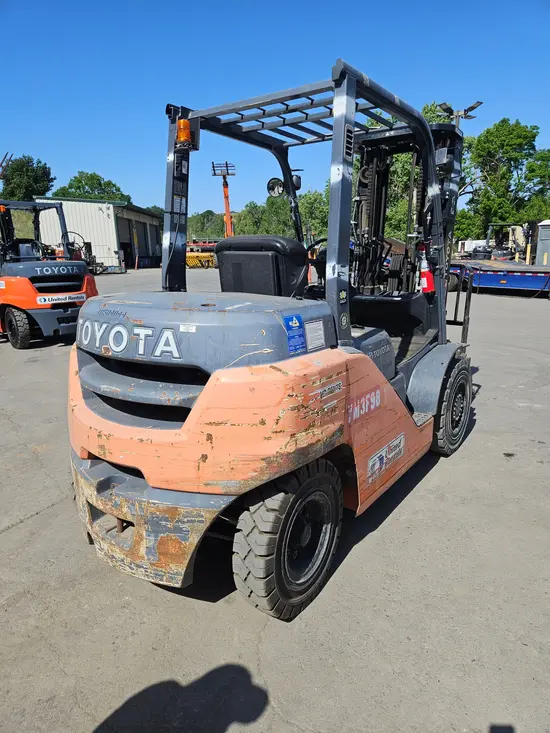 2016 Toyota 8FD35U Warehouse Forklift