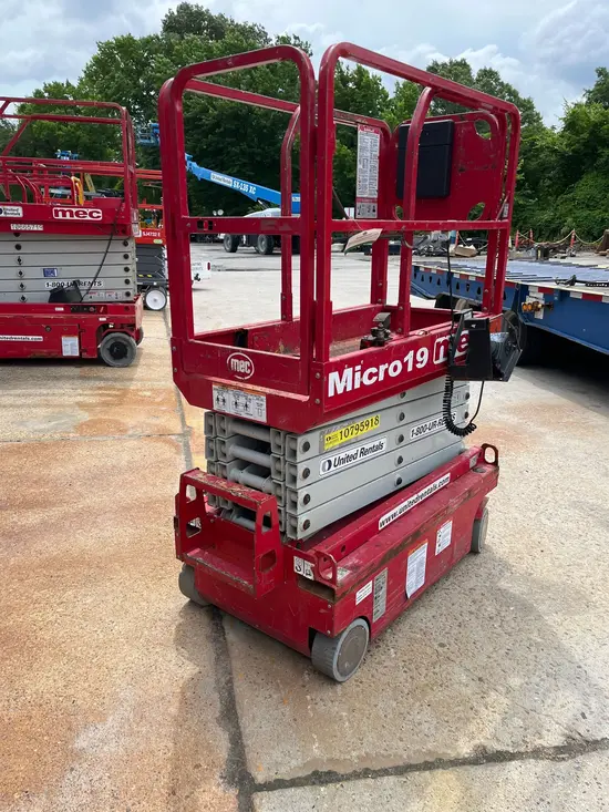 2018 MEC MICRO 19 Scissor Lift