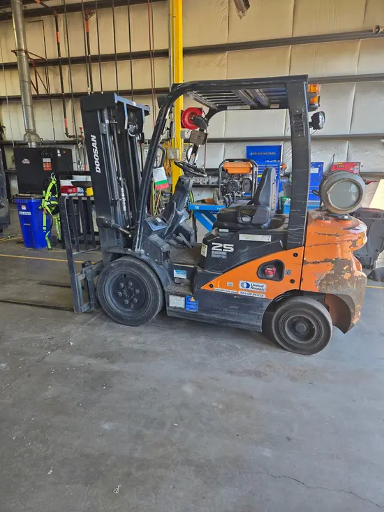 2020 Doosan G25N-7DF Warehouse Forklift