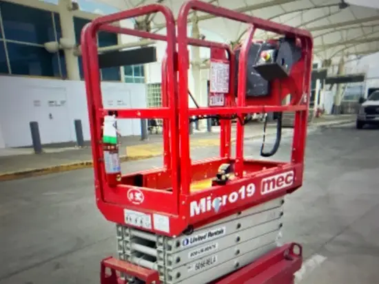 2018 MEC MICRO 19 Scissor Lift