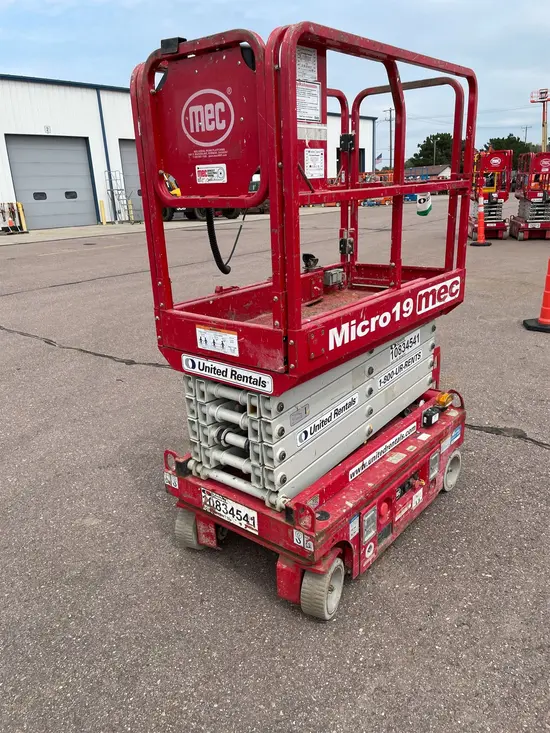 2018 MEC MICRO 19 Scissor Lift