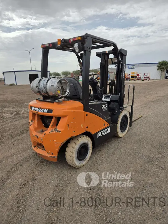2020 Doosan G25N-7DF Warehouse Forklift