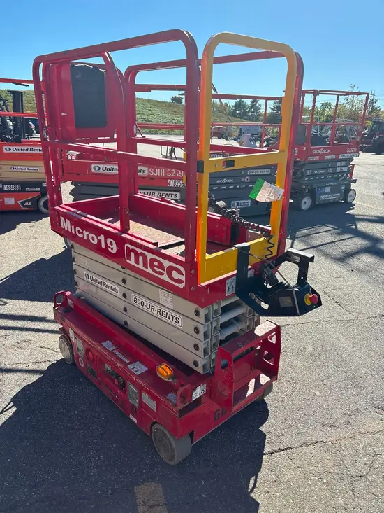 2018 MEC MICRO 19 Scissor Lift