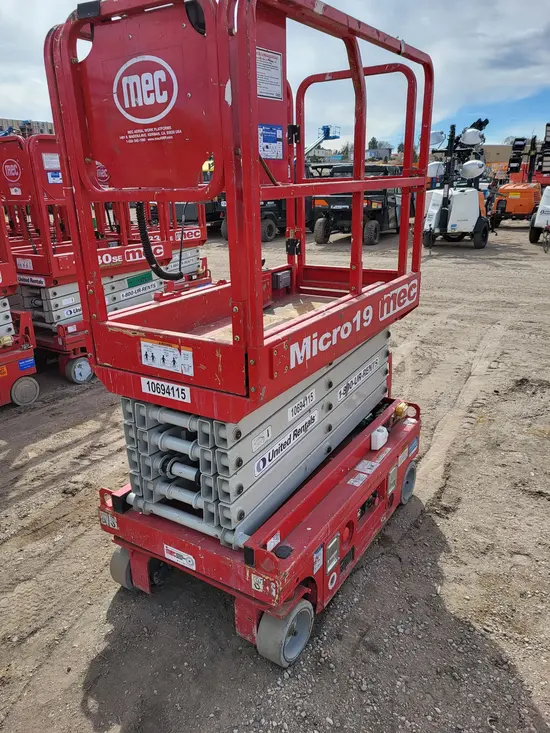 2017 MEC MICRO 19 Scissor Lift