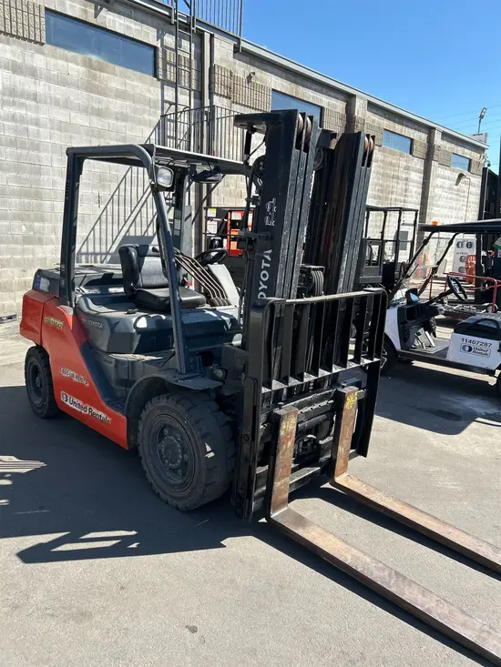 2017 Toyota 8FD35U Warehouse Forklift
