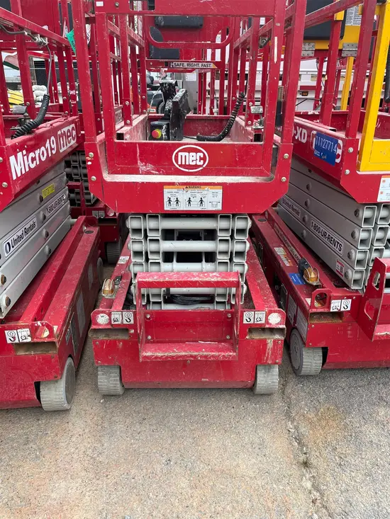 2017 MEC MICRO 19 Scissor Lift