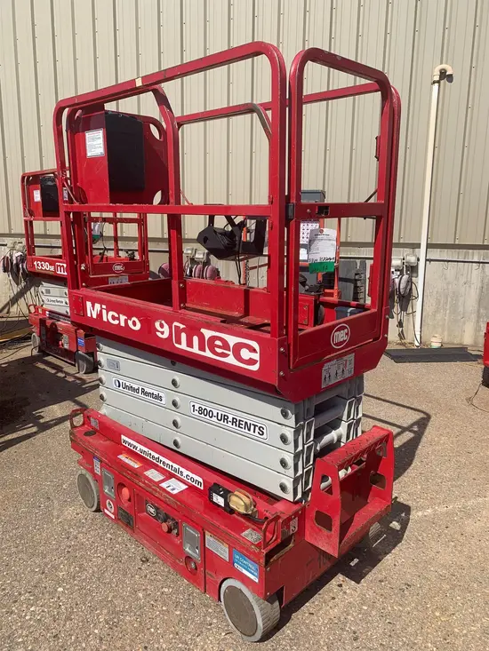 2018 MEC MICRO 19 Scissor Lift