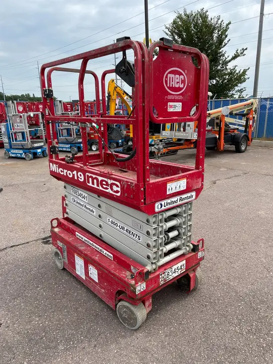 2018 MEC MICRO 19 Scissor Lift