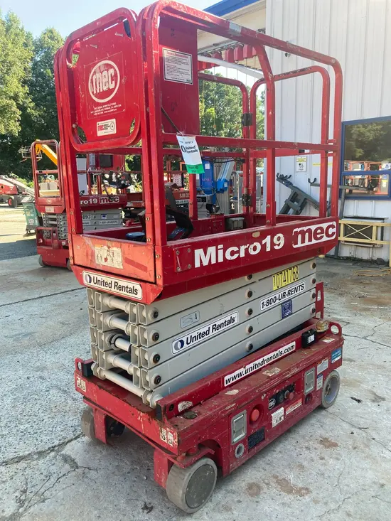 2018 MEC MICRO 19 Scissor Lift