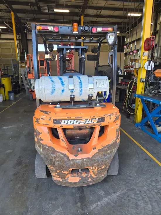 2020 Doosan G25N-7DF Warehouse Forklift