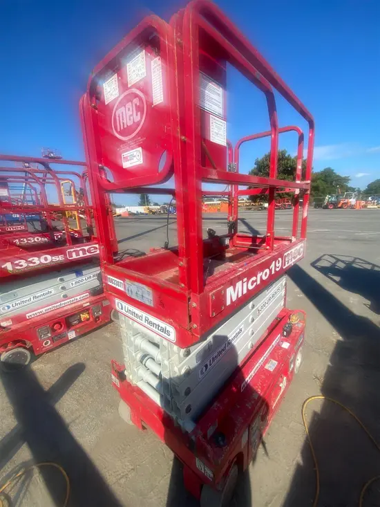 2018 MEC MICRO 19 Scissor Lift