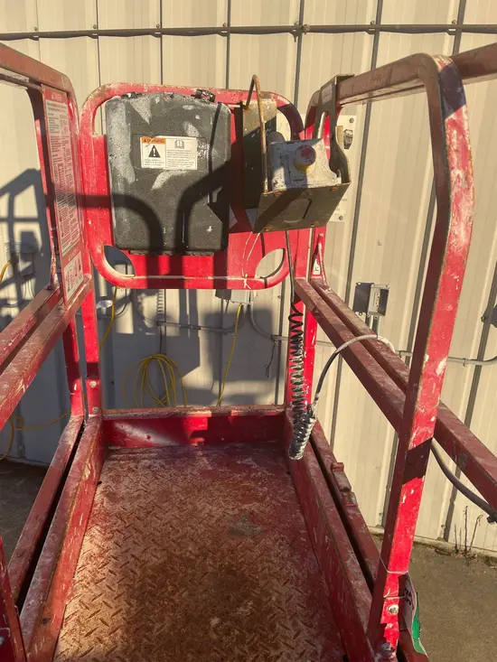 2018 MEC MICRO 19 Scissor Lift