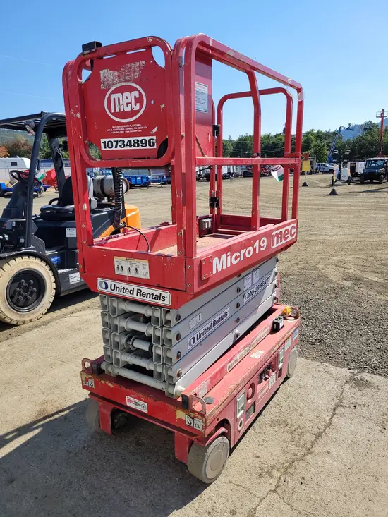 2018 MEC MICRO 19 Scissor Lift