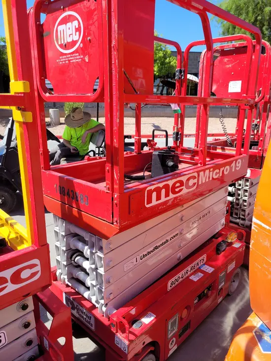 2018 MEC MICRO 19 Scissor Lift