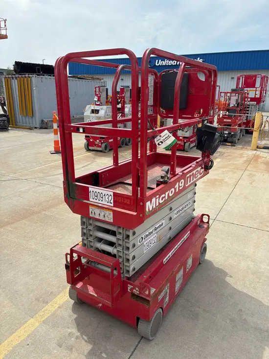 2019 MEC MICRO 19 Scissor Lift