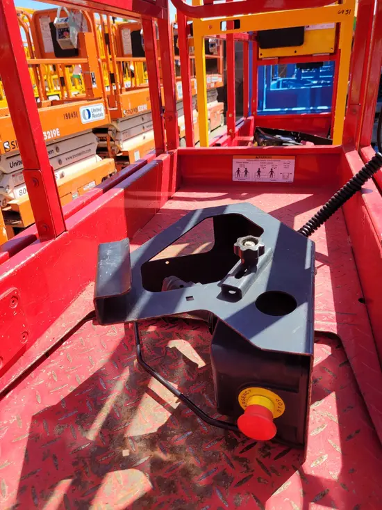 2018 MEC MICRO 19 Scissor Lift
