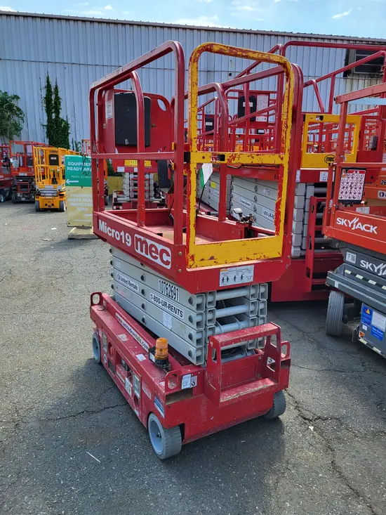 2018 MEC MICRO 19 Scissor Lift
