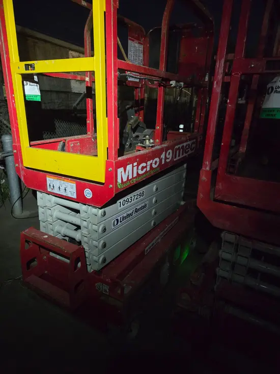 2019 MEC MICRO 19 Scissor Lift