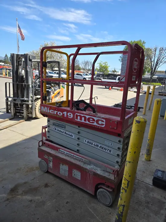 2019 MEC MICRO 19 Scissor Lift