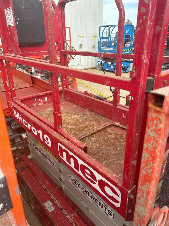 2018 MEC MICRO 19 Scissor Lift
