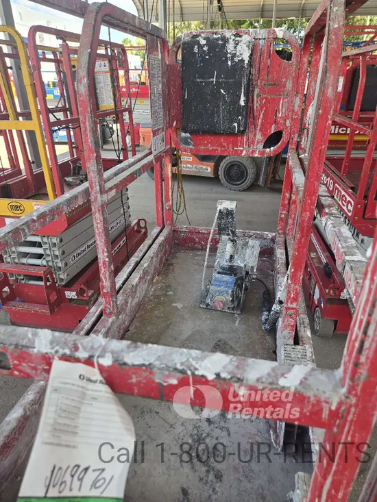 2017 MEC MICRO 19 Scissor Lift