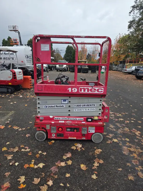2018 MEC MICRO 19 Scissor Lift